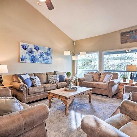 Lakefront Home With Point Venture Golf Access! Exterior photo